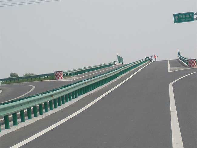 淮南高速公路护栏的材质与规格